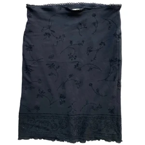 90s midikjol - vintage midikjol från sent 90tal med jätte fina detaljer 🖤 stretchig och passar allt från strl 34-38