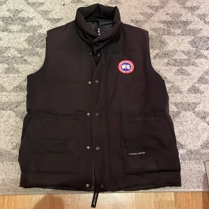 Canada goose väst - Sydd i mitten för att den var för bred går att ta bort