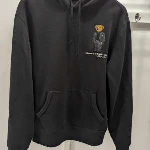 Hoodie Polo Ralph Lauren - Hoodie lite använd..Bra skick Storlek Small Svart