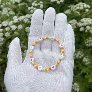 Armband  - Handgjorda armband 1 st för  10kr, köp 3 st för 20kr ☺️