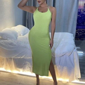 Klänning - Grön klänning med knyte i nacken💚