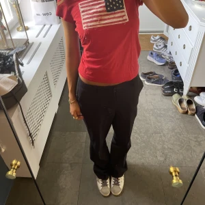 Lågmidjade kostymbyxor - Lite slitna, låg midjade baggy kostymbyxor🖤