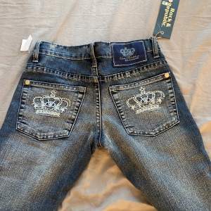 Nya Victoria Beckham bootcut jeans, passade inte så måste sälja. Skriv privat för mer bilder