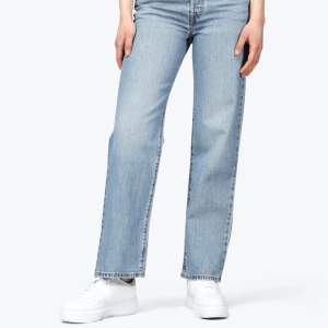 Jätte snygga knappt använda Levis jeans. Nypris 1399kr, använda ungefär 2-3 gånger.