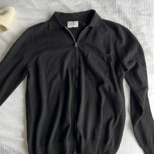 Ciszere overshirt - Säljer denna snygga overshirt från Ciszere i en kashmir och bomullsblandning, använd 2 gånger. Nypriset 1200kr. Skick 10/10