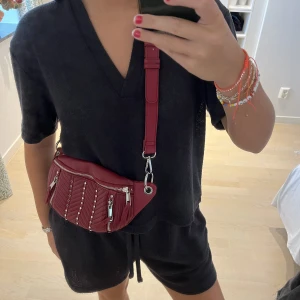 Väska  - Väska från zara, säljer för 100kr exkl frakt 