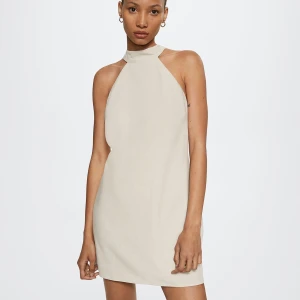 Klänning mango - Såå fin klänning från mango!! Aldrig använd, lapparna är kvar på. Säljer då den är för stor på mig💫💗nypris 400kr 