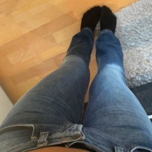 Låg midjade jeans  - Jätte fina låg midjade bootcut jeans ifrån only❤️ liten defekt bak se andra bilden 