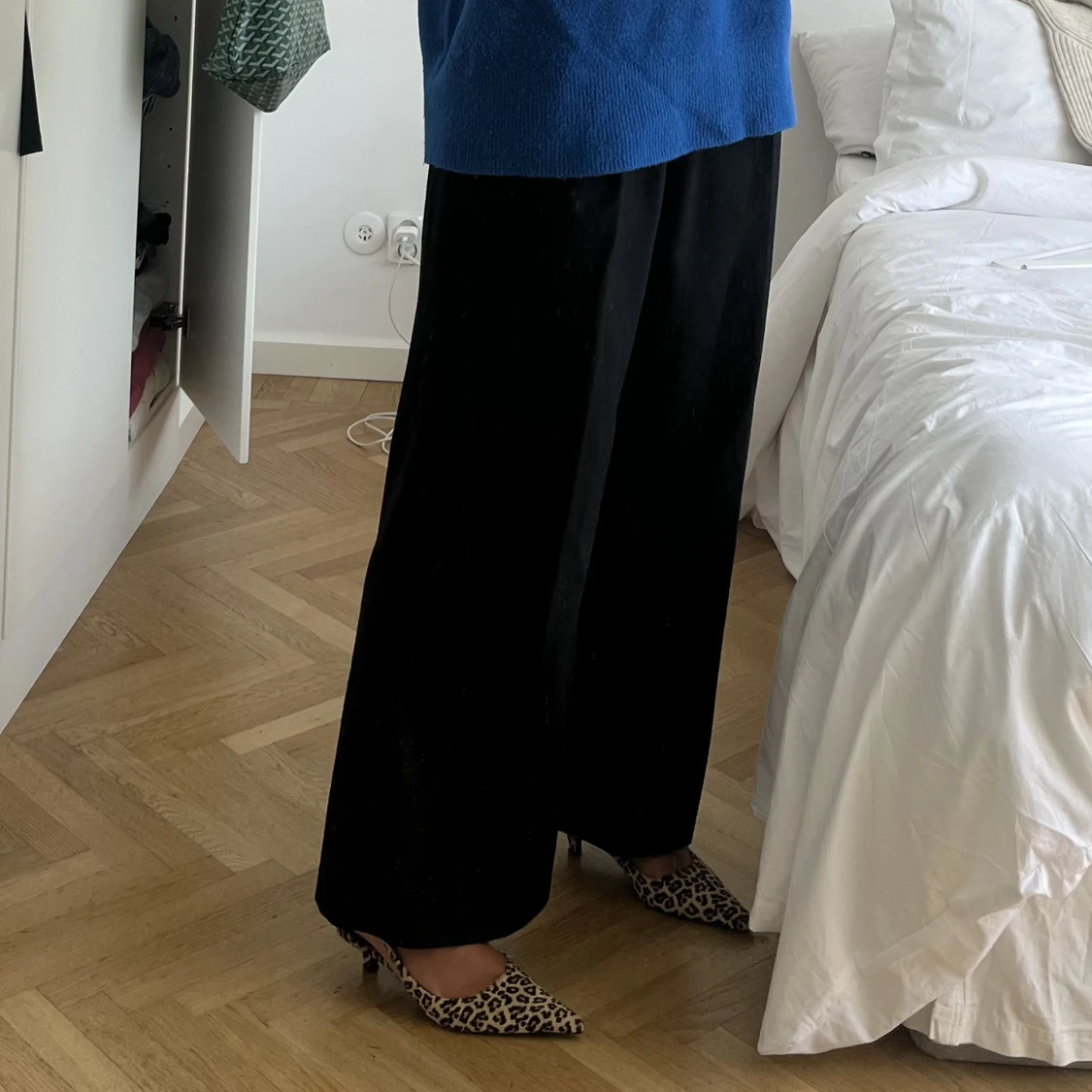 Svarta kostymbyxor i en ”herr” modell från Zara - 91