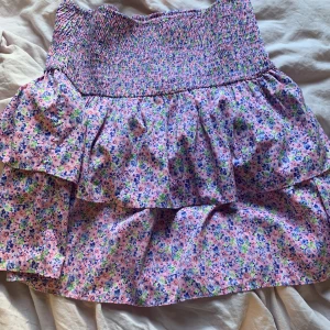 Volangkjol  - Volangkjol från veromoda jag råkade köpa i fel storlek 