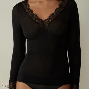 Intimissimi tröja  - Säljer min svarta Intimissimi tröja som är i bra skick! Nypris 569kr, skriv för egna bilder💕💕