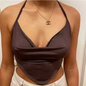 Topp - Använd 1/2 gånger🤍 öppen i ryggen