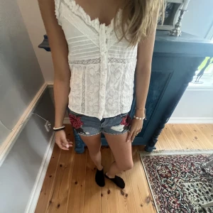 coola shorts - säljer dessa as coola jeanshorts som tyvärr är lite små, skriv för frågor eller fler bilder!!