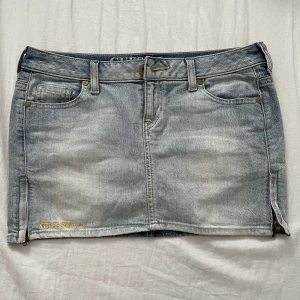 Guess mini kjol - Jätte fin mini kjol från guess! skriv vid funderingar💕