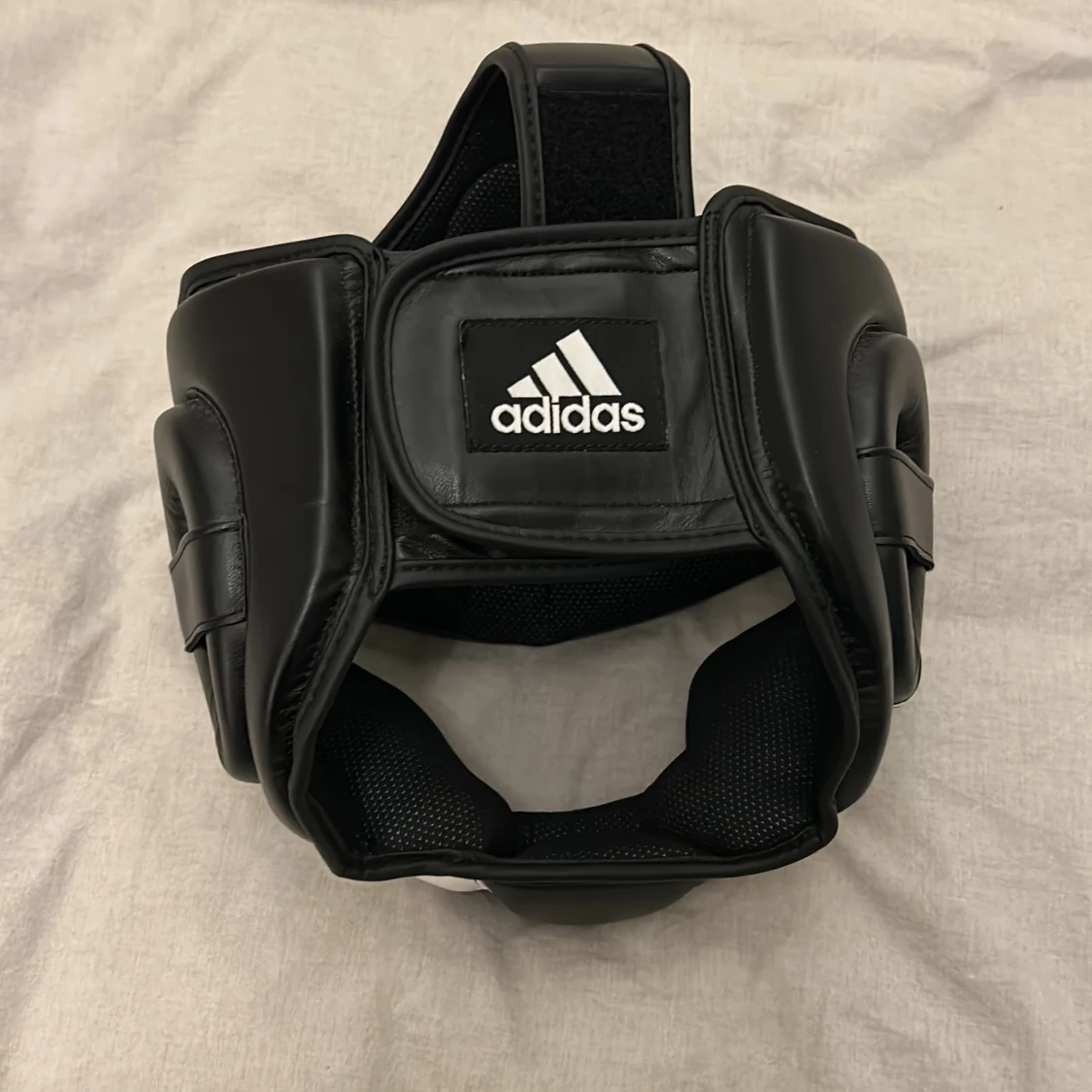 Adidas Boxningshjälm - 90