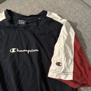 Champion tshirt - vintage champion tshirt storlek M🩷