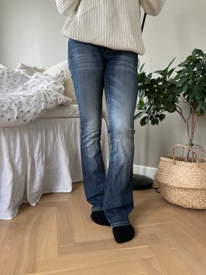 Crocker - Lågmidjade crocker jeans i storlek 26/32:)