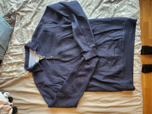 Allan Clarke Pullover - Antar man kan kalla detta stockholmsstil 🤷 Oavsett vad är den sjukt skön och varm, perfekt till höst/vinter! 