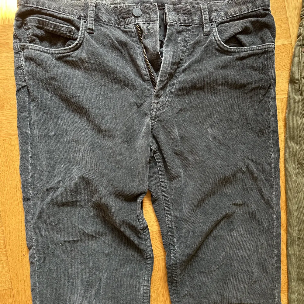 Byxa i manchestertyg från Marc Jacobs. Uniform fit.. Jeans & Byxor.