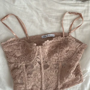 Zara topp - Söt zara topp som är i nyskick 🌸