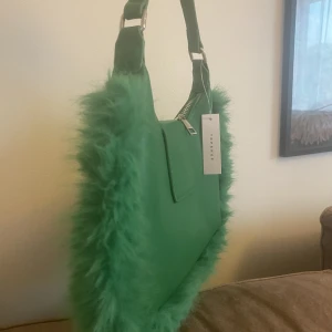 Väska från topshop - Fin väska från topshop. 💚 aldrig använd och med prislappen kvar.