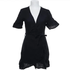 Klänning - Klänning i storlek 38🦋 hör av er vid minsta intresse eller fundering 💓