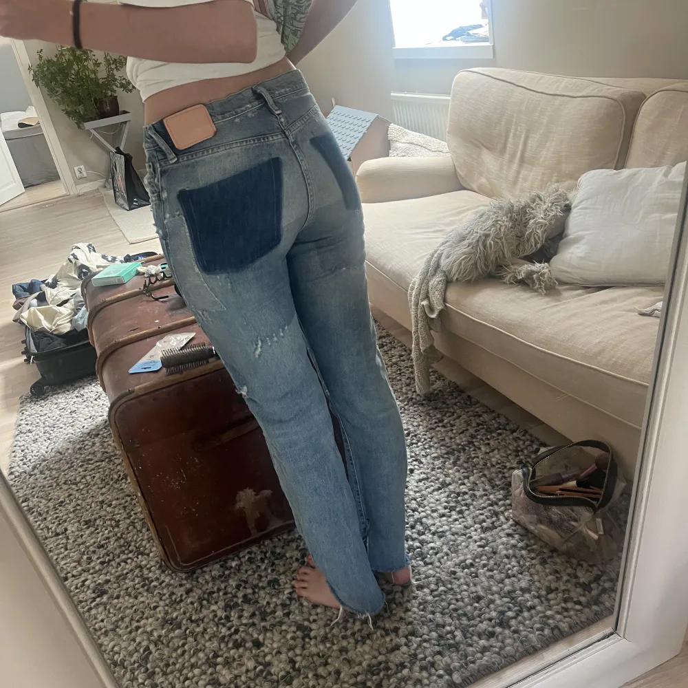 Acne jeans blå konst. Jag är 172 lång, älskar jeansen men säljer de eftersom jag tycker de blivit lite för korta på mig. Budgivning från 600 kr . Jeans & Byxor.