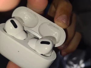 Supet dåliga hörlurar  - Ronaldo har använt de. Skick är super bra inget vax på. Är bättre än vad de ser ut och de har super bra nocie canceling. 