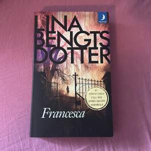 Deckare skriven av Lina Bengtsdotter i nyskick. Boken heter Francesca och är en pocketbok.