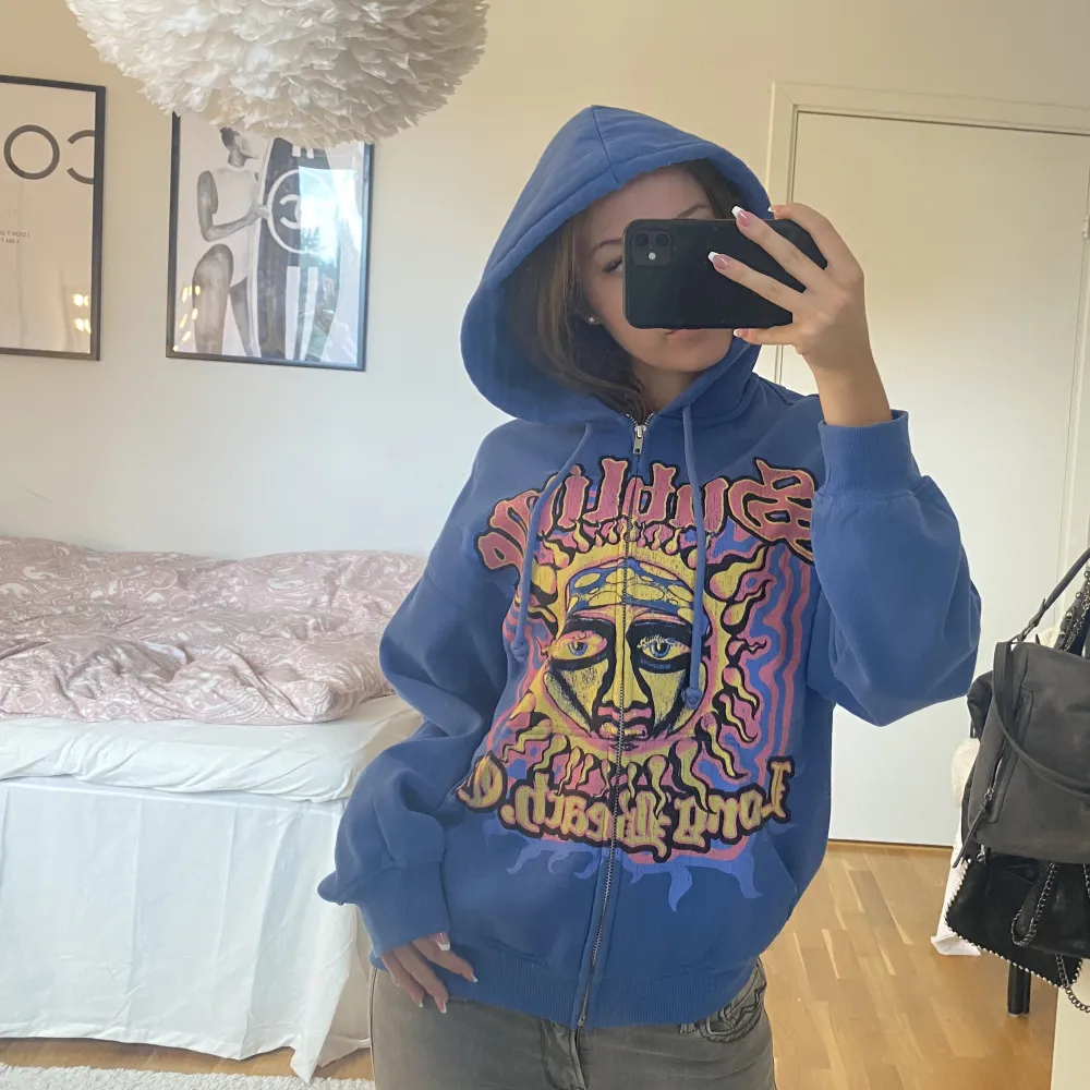 Säljer min blå zip hoddie 💓💓. Hoodies.