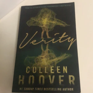Verity - Colleen Hoover - En thriller som verkligen är värt att läsa. Jag är personligen inte ett stort fan av författaren men denna bok får verkligen 10/10 har fler böcker från henne om ni är intresserade. 