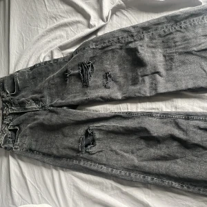 Jeans - Köpte på h&m för länge sen säljer för att dem e lite för små i midjan