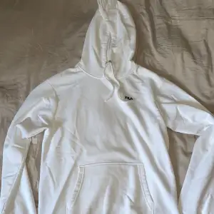 Fila hoodie strlk S, cond 8/10 använd 1-2 ggr. Säljes pga av att den aldrig används.