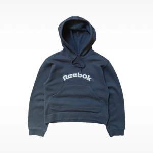 Skitsnygg mörkblå Reebok hoodie i storlek S❤️inga tydliga defekter men ganska nopprig