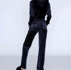 SÖKER - Söker dessa mörkblåa Juicy 100-200kr kan jag lägga!❤️❤️