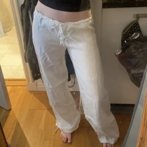 Lågmidjade Linne byxor  - Så snygga lågmidjade linne byxor från HM i storlek 38😍