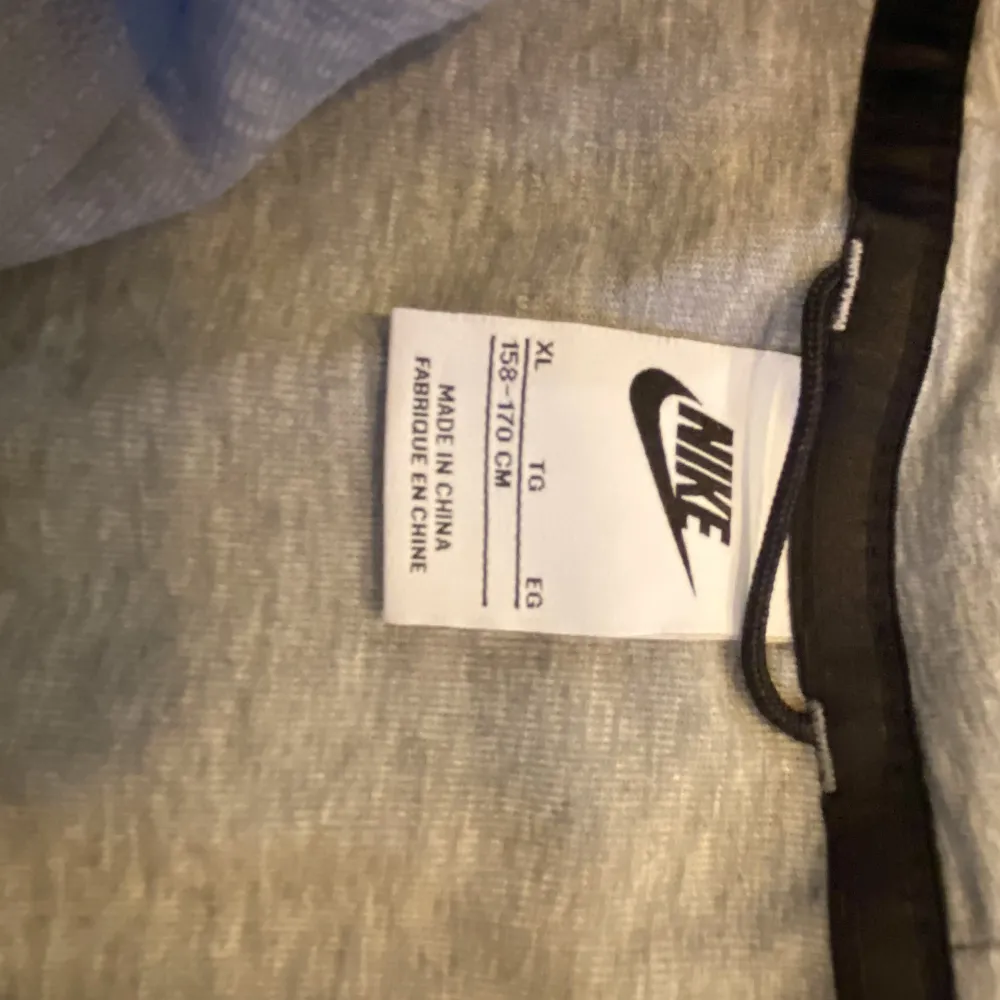 Hel och fin Nike hoodie stl 158-170 (XL junior) sparsamt använd.. Hoodies.