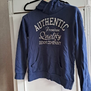 Hoddie  - Hoddie i gott skick 