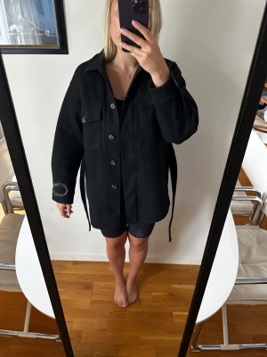 Kappa från Zara - Använd några gånger, normal i storleken. Har några noppror