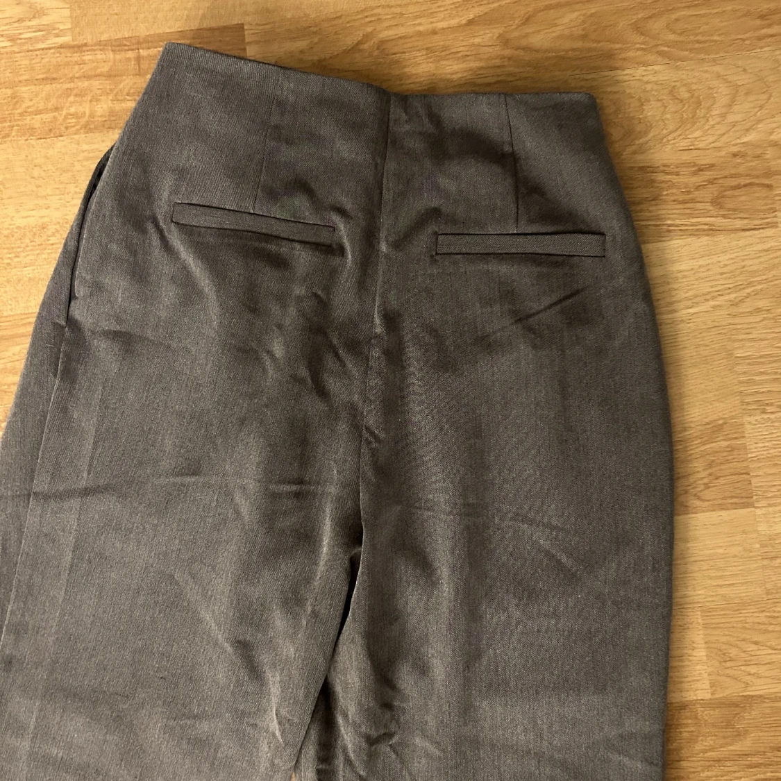 Grå kostymbyxor  - 91