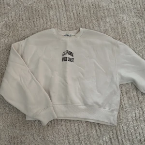 Sweatshirt  - Säljer pågrund av att den inte kommer till användning💕