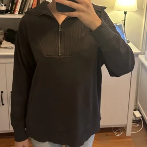 Hösttröja - Säljer denna oversize tröja som köptes på Aerie i USA för ett år sedan men har knappt kommit till användning!!