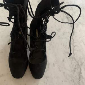 Svarta skor med snörning inköpt Zara Mexico  Storlek 37  har endast använt dem inne 