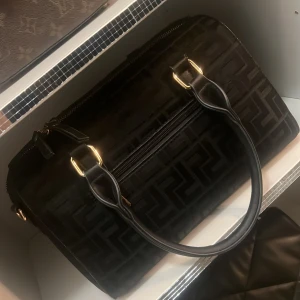 Fejk fendi väska  - Fejk