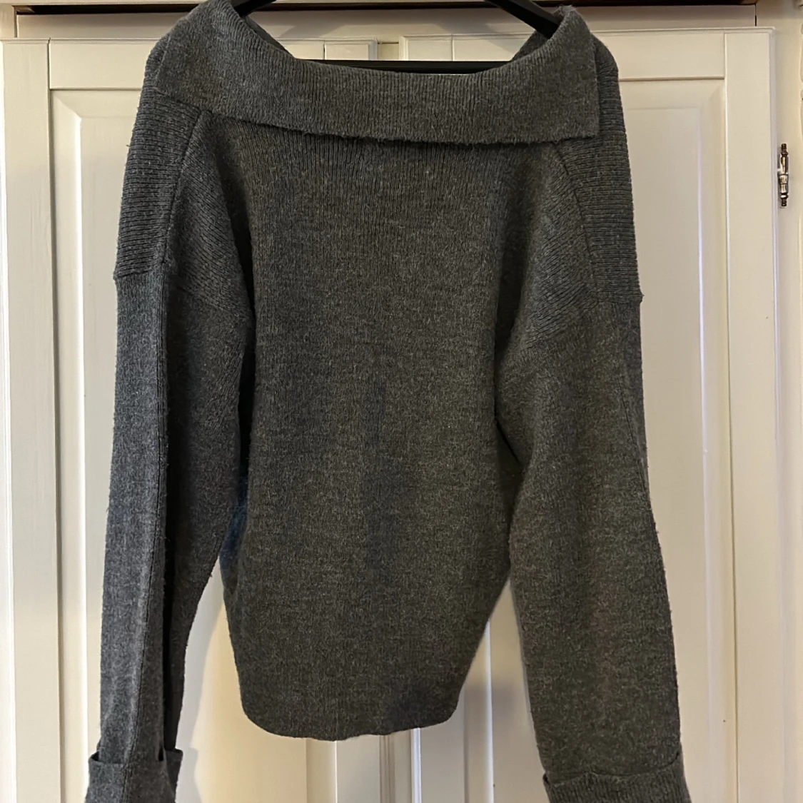 Grå stickad tröja - 90