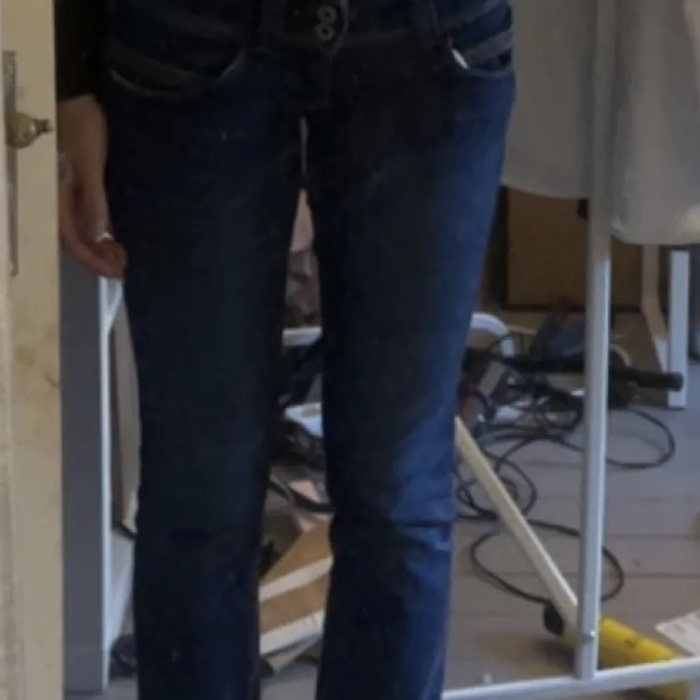 Helt nya pepe jeans som e förstora för mig, passar en 36❤️ storlek 26/34 passar mig i längden som e 172. Jeans & Byxor.