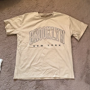 T-shirt  - Basic T-shirt 