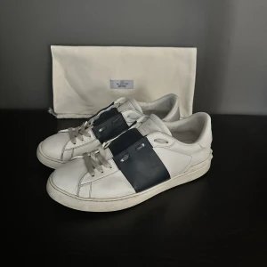 Valentino open - Riktigt snygga Valentino Opens perfekta nu till vintern❄️ skick 8/10. Storlek 41. Inget og  Skriv vid fler frågor eller funderingar💫