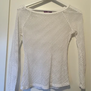 Nättröja - Tröja i nät, ifrån ZOUL i strl s😇 Modellen sitter tight och har lång armar.