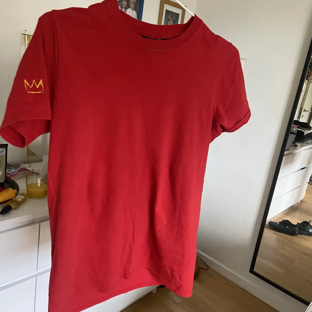 Limited Edition Merch från 2018/2019 Använd 1-2 gånger Nypris 300kr. T-shirts.